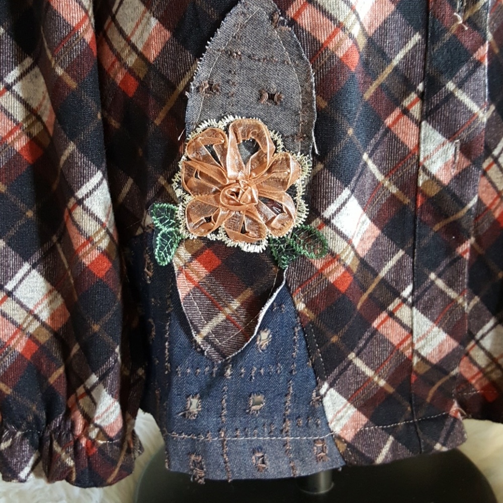 Gorgeous Embroidered Button Down - Picture 3 of 5